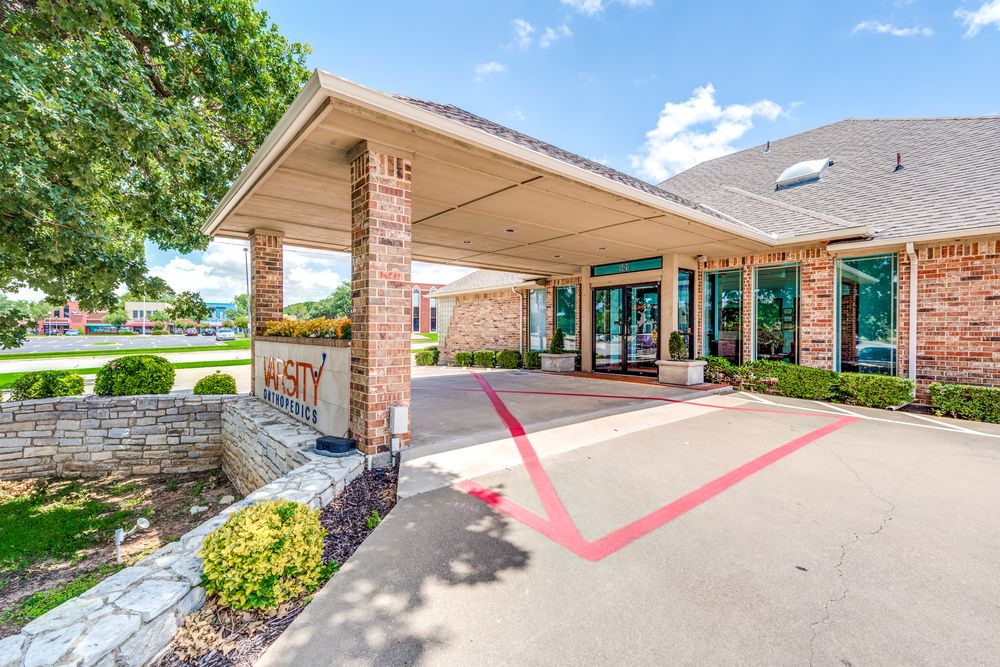 501 W Harwood Rd, Hurst, TX 76054
